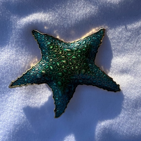 Jewelry - Elegant Green Starfish Brooch